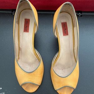 Unique Yellow w Grey Trim Shoes